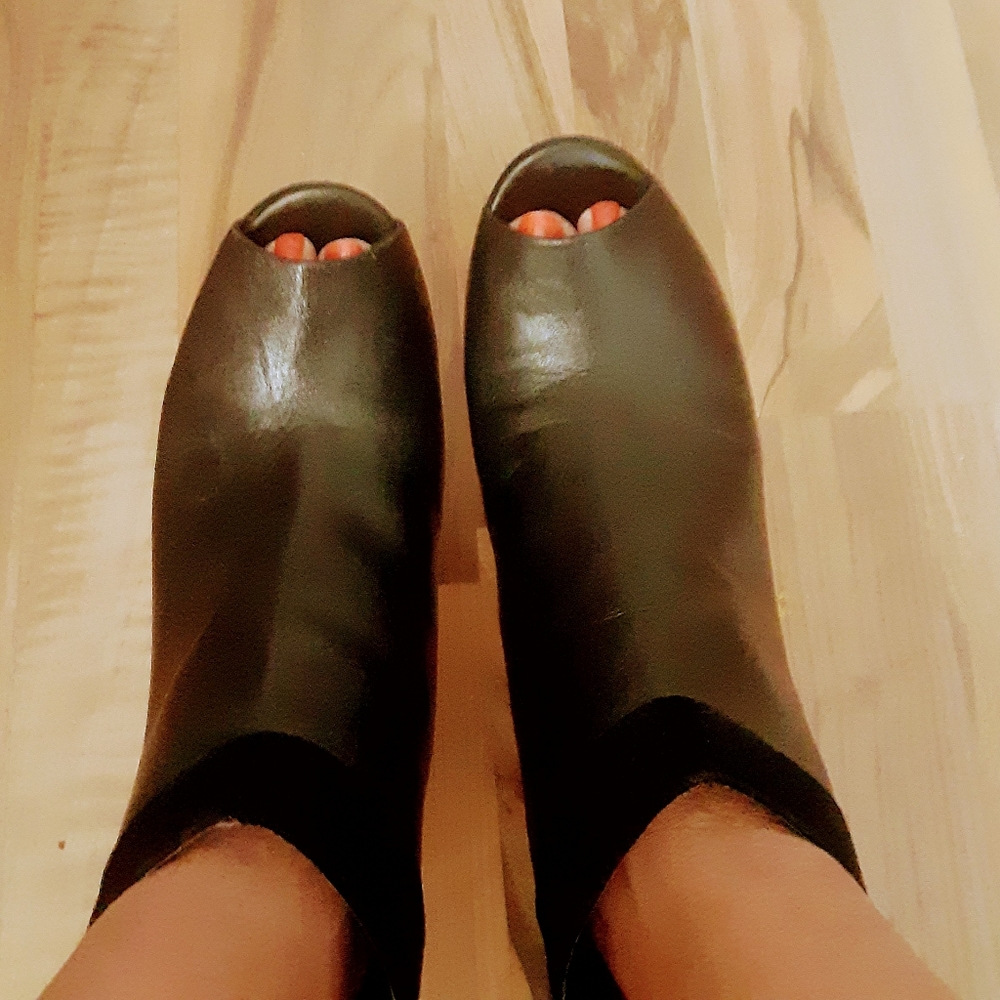 Alfani black leather and Swede  Botties sz 10 open toe  2 in heel